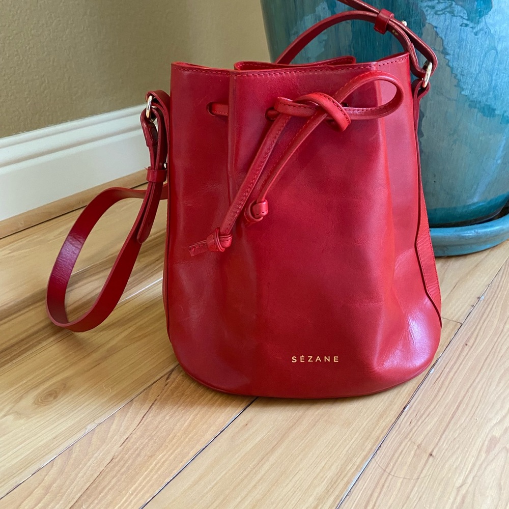 Iconic Sezane FARROW BAG in red!